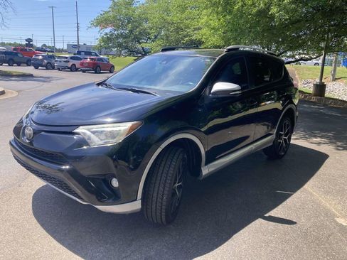 Used 2018 Toyota RAV4 SE w/ Power Extra Value Package FWD image 5