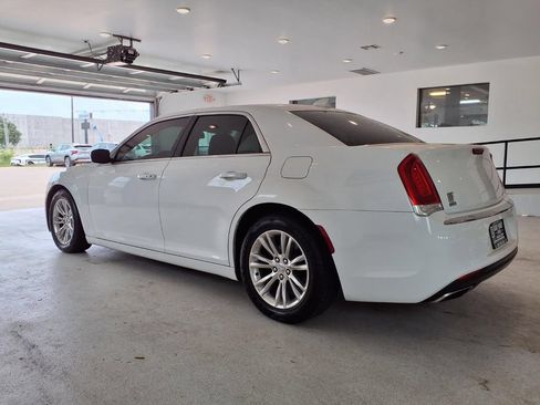 Used 2019 Chrysler 300 Touring w/ Driver Convenience Group RWD image 18