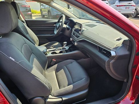 Used 2024 Nissan Altima 2.5 SV FWD image 11