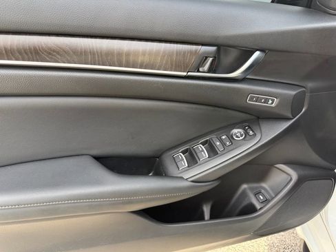 Used 2021 Honda Accord Touring image 10