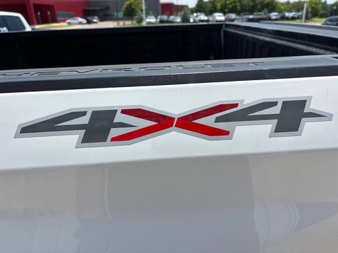 Used 2021 Chevrolet Silverado 1500 Custom w/ Custom Max Trailering Package AWD/4WD image 10