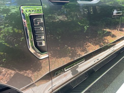 Used 2017 Ford F250 Lariat w/ Lariat Ultimate Package AWD/4WD image 16
