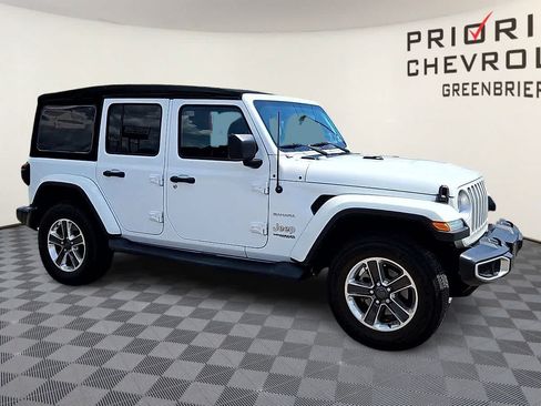 Used 2018 Jeep Wrangler Unlimited Sahara AWD/4WD image 2