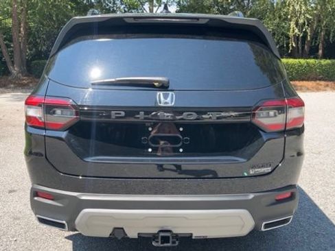 Used 2025 Honda Pilot Sport image 8