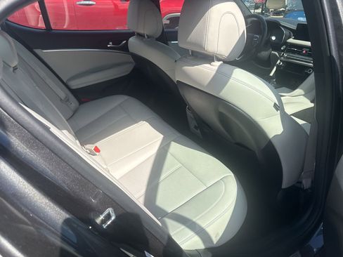 Used 2025 Genesis G70 2.5T image 5