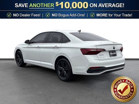 Used 2024 Volkswagen Jetta SE w/ Panoramic Sunroof Package image 4