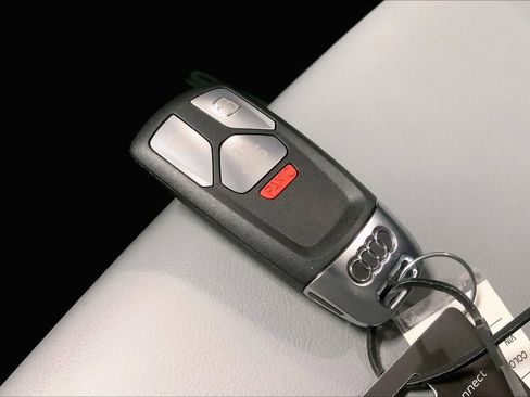 Certified 2025 Audi Q5 2.0T Premium w/ Convenience Plus Package image 18