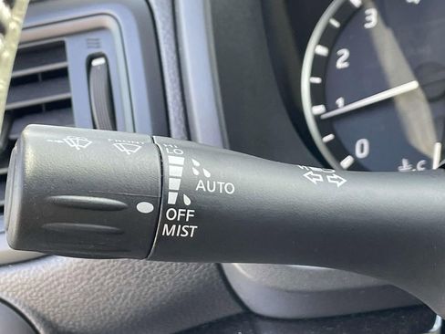 Used 2024 Nissan Titan SV w/ SV Convenience Package image 23