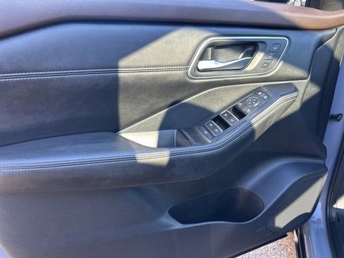 Used 2021 Nissan Rogue SL w/ Premium Package image 32