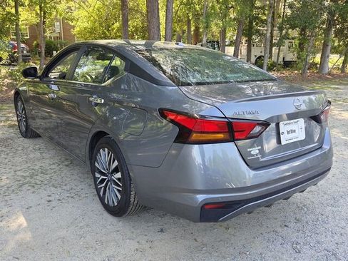 Used 2024 Nissan Altima 2.5 SV FWD image 11