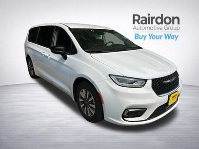 Used 2024 Chrysler Pacifica Limited