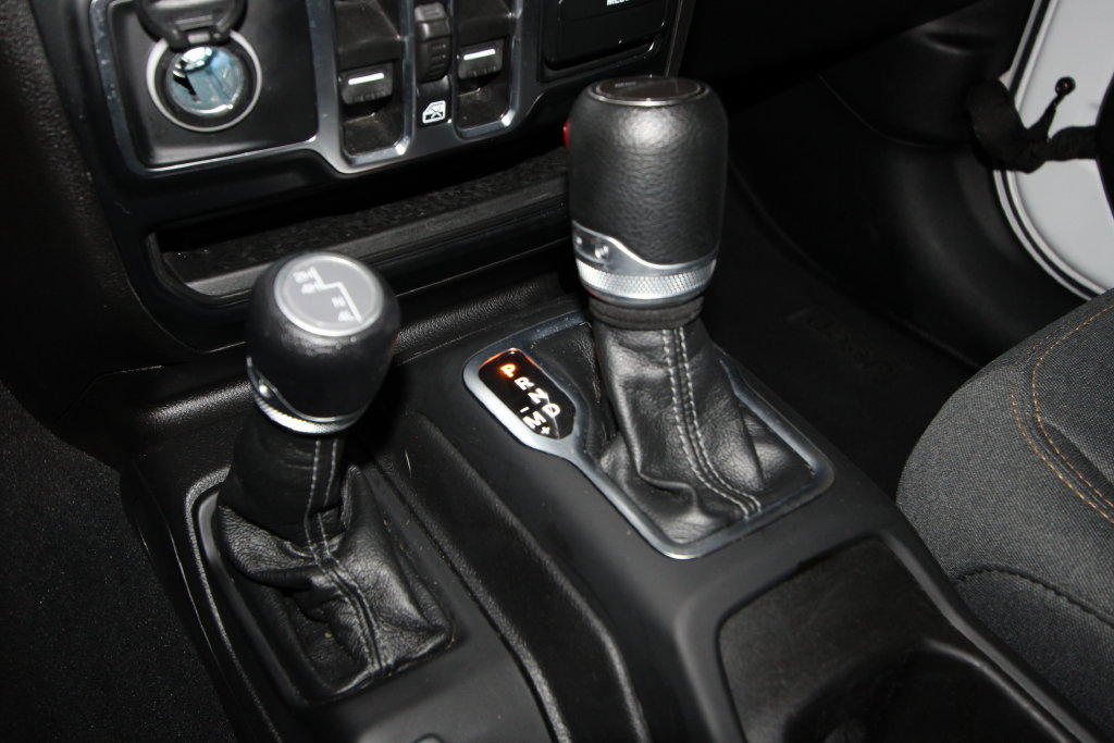 Used 2024 Jeep Gladiator Sport AWD/4WD image 16