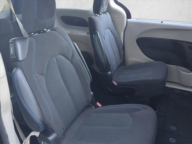 Used 2021 Chrysler Pacifica Touring FWD image 19