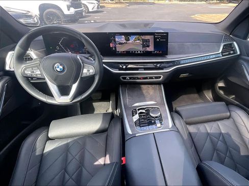 Used 2024 BMW X5 xDrive50e w/ Parking Assistance Package AWD/4WD image 15