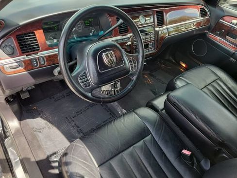 Used 2004 Lincoln Town Car Signature RWD image 16