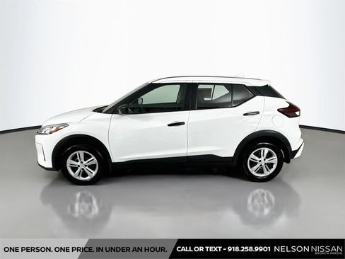 Certified 2025 Nissan Kicks Play S FWD image 8