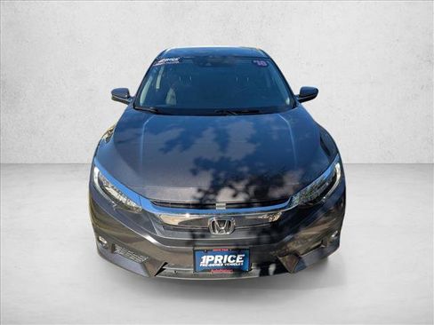 Used 2018 Honda Civic Touring image 2