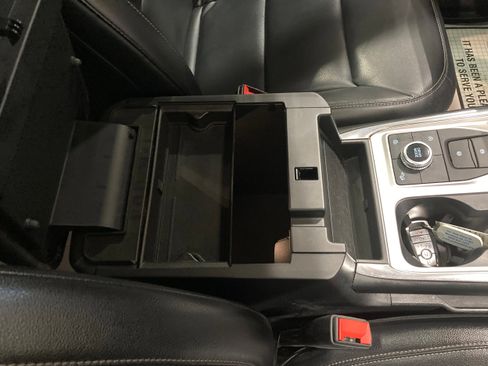 Used 2020 Ford Explorer XLT w/ Equipment Group 202A AWD/4WD image 6