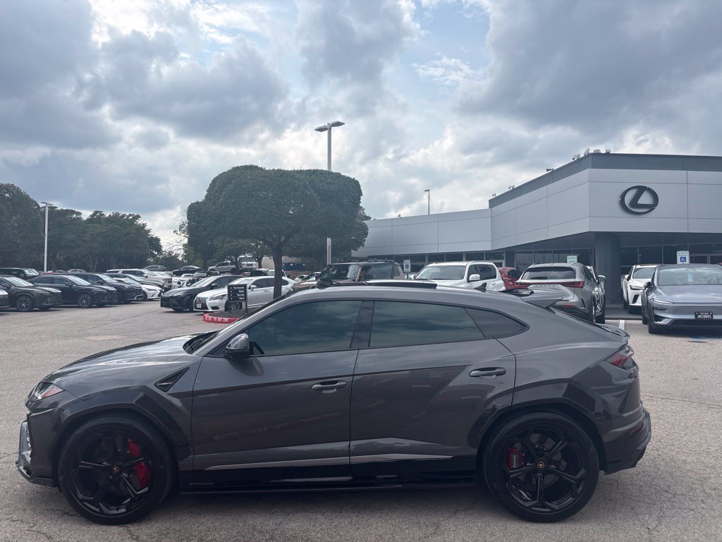 Used 2021 Lamborghini Urus AWD/4WD image 2