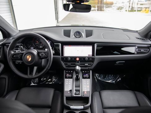 Certified 2025 Porsche Macan image 22