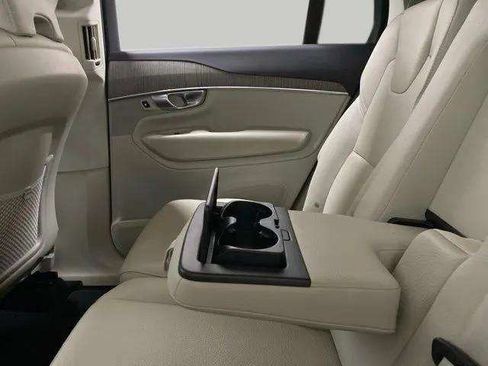 Used 2024 Volvo XC90 B6 Core AWD/4WD image 51