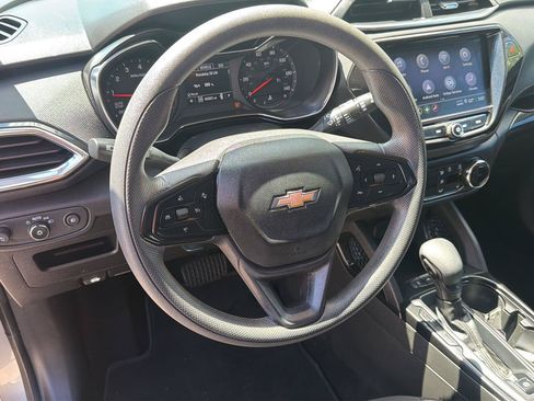 Used 2023 Chevrolet TrailBlazer LT w/ Convenience Package AWD/4WD image 2