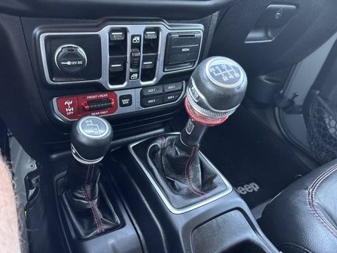 Used 2018 Jeep Wrangler Unlimited Rubicon w/ Dual Top Group AWD/4WD image 41
