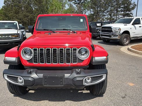 Used 2025 Jeep Wrangler Sahara image 3
