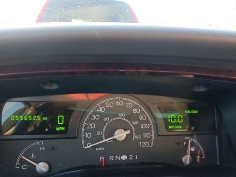 Used 2004 Lincoln Town Car Ultimate image 7