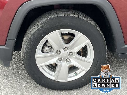 Used 2022 Jeep Compass Latitude image 11