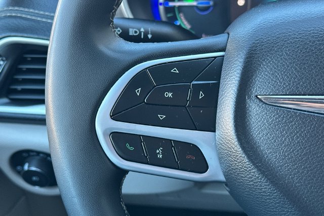 Used 2024 Chrysler Pacifica Limited FWD image 28