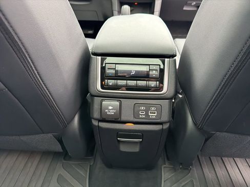Certified 2023 Subaru Ascent Touring AWD/4WD image 23