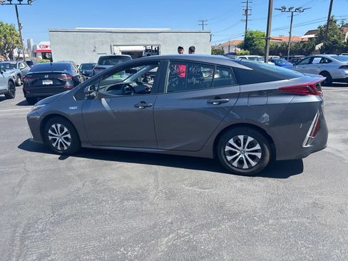 Used 2021 Toyota Prius Prime LE w/ Carpet Mat Package (TMS) FWD image 7