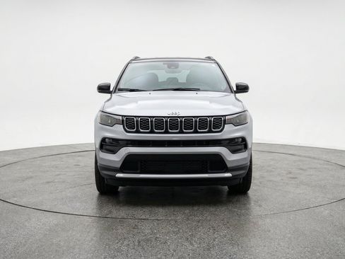 Used 2025 Jeep Compass Limited AWD/4WD image 2
