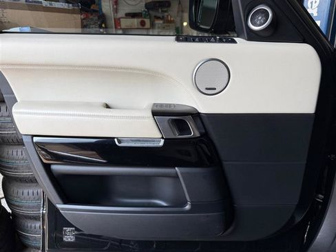 Used 2017 Land Rover Range Rover HSE AWD/4WD image 32