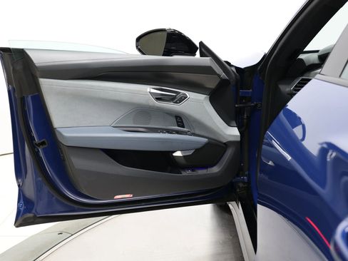 Used 2024 Audi e-tron GT Premium Plus w/ Performance Package image 11