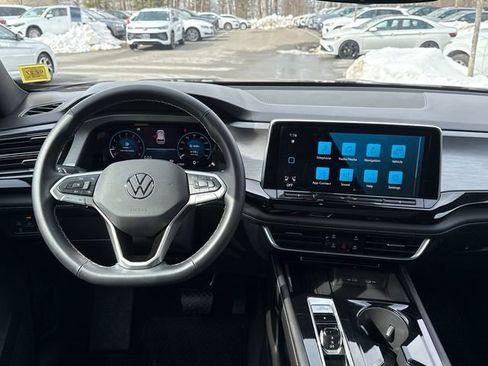 Certified 2025 Volkswagen Atlas Cross Sport SE w/ Panoramic Sunroof Package image 25