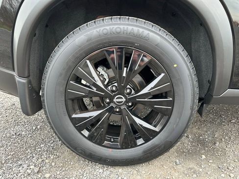 Used 2023 Nissan Rogue SV w/ SV Premium B Package image 19