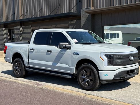 Used 2024 Ford F150 Lightning XLT AWD/4WD image 3