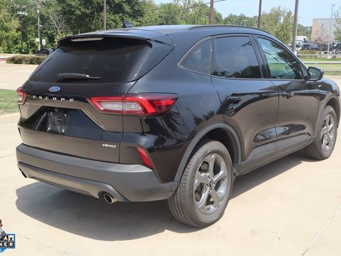 Used 2025 Ford Escape ST-Line Select AWD/4WD image 3