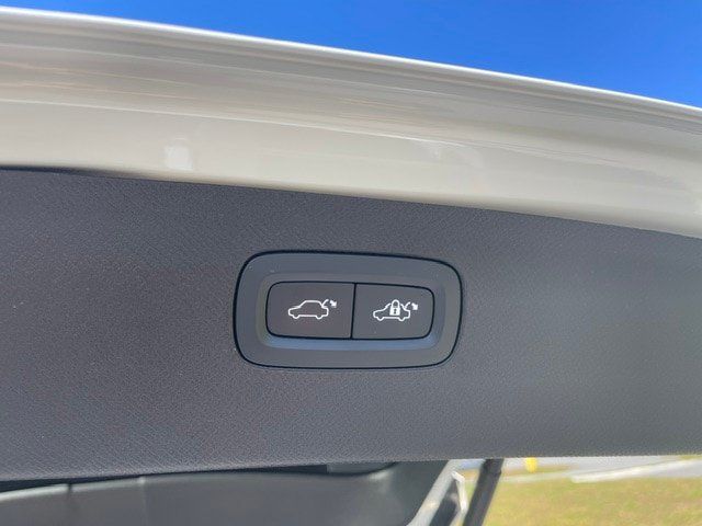 Used 2024 Volvo XC90 B5 Plus w/ Protection Package Premier AWD/4WD image 9