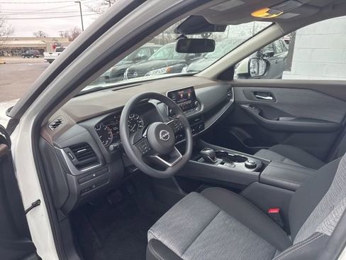 Used 2023 Nissan Rogue SV image 8