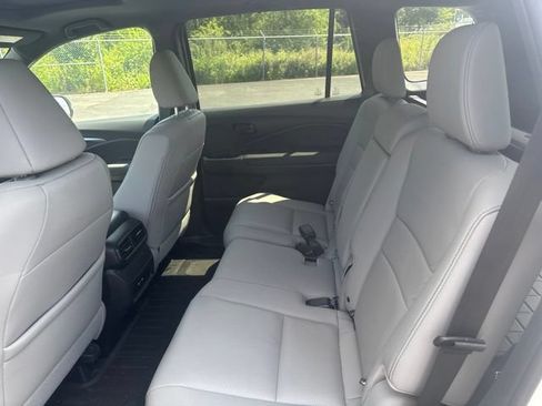 Used 2024 Honda Passport EX-L image 9
