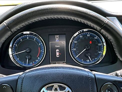 Used 2018 Toyota Corolla XLE FWD image 21