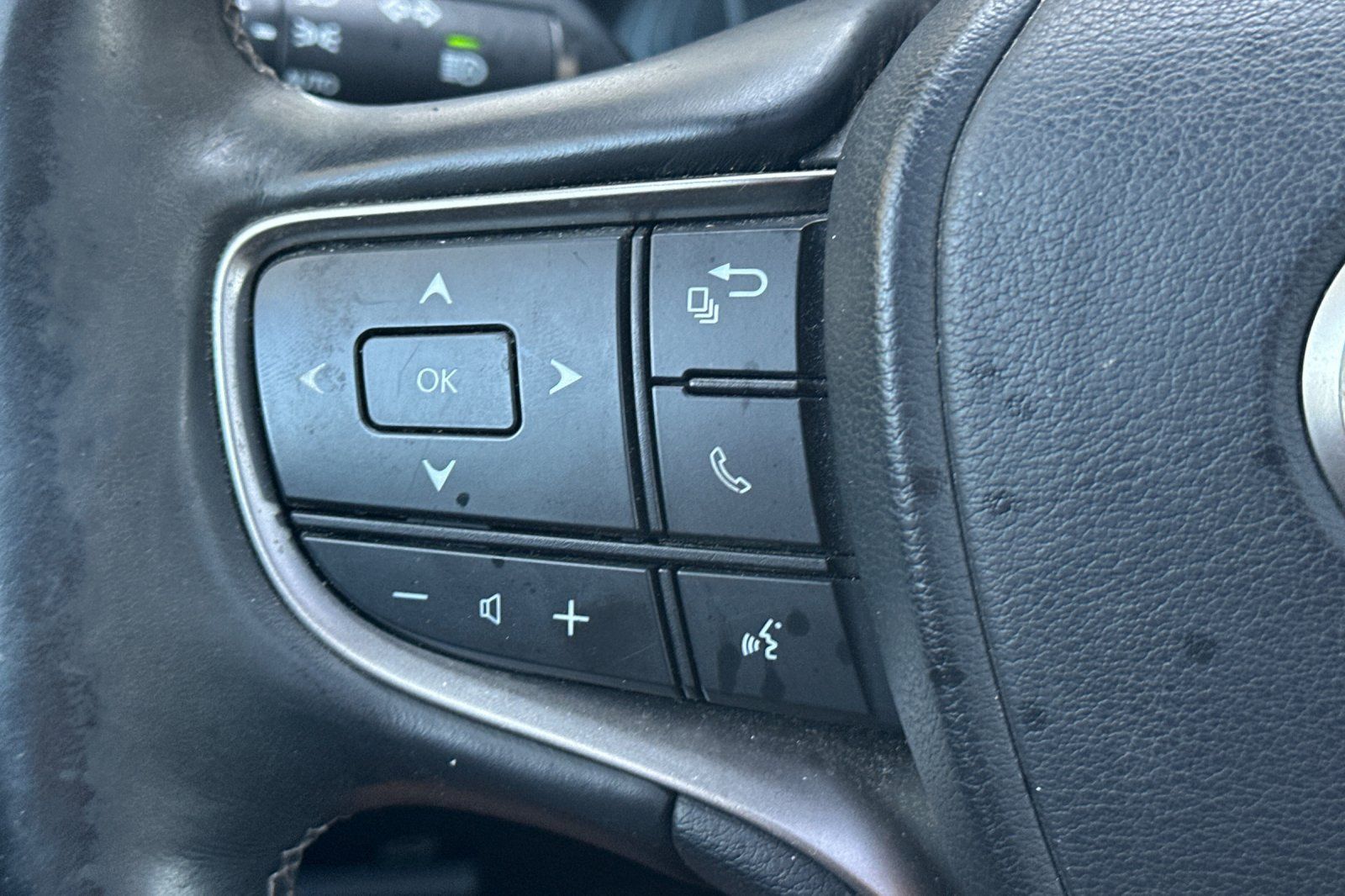 Used 2019 Lexus UX 200 w/ Premium Package FWD image 25