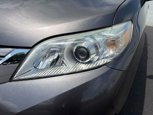 Used 2017 Toyota Sienna XLE Premium FWD image 9