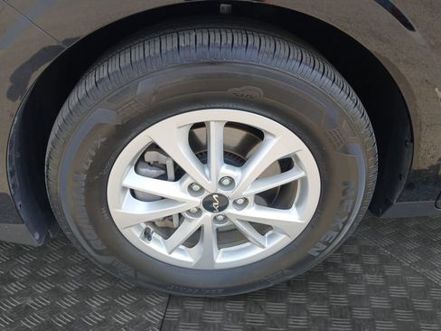 Used 2024 Kia Carnival LX FWD image 23