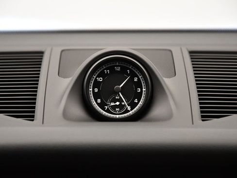 Used 2025 Porsche Macan image 18