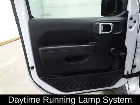 Used 2021 Jeep Gladiator Sport image 16