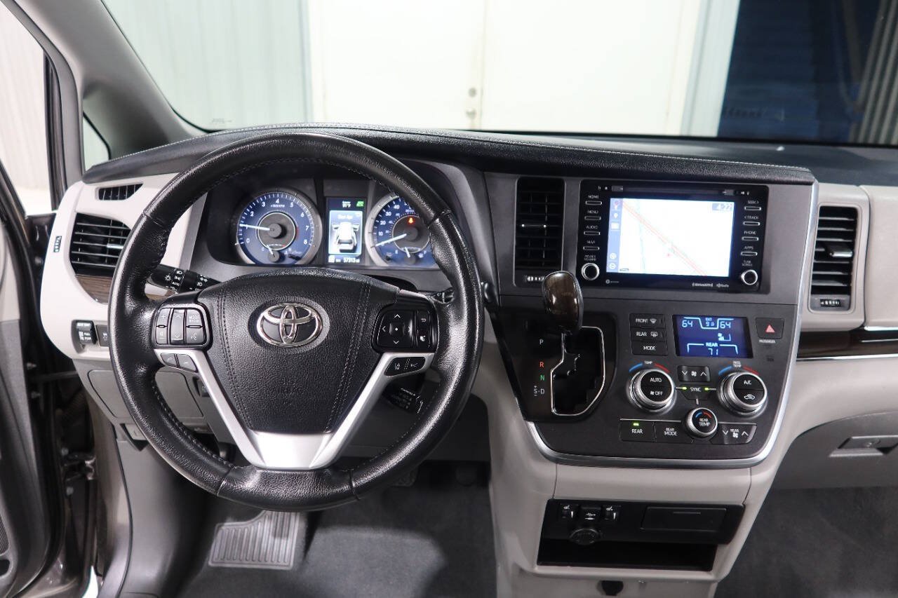 Used 2019 Toyota Sienna XLE w/ XLE Navigation Package FWD image 22